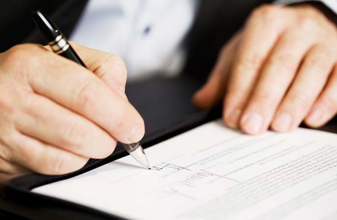Un CDD pour les fonctionnaires : La der des ders du gouvernement Benkirane Un CDD pour les fonctionnaires : La der des ders du gouvernement Benkirane
