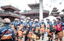 La police anti-émeute intervient pour contenir la colère des survivants au Népal La police anti-émeute intervient pour contenir la colère des survivants au Népal