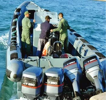 Une unité des FAR porte assistance à 56 Subsahariens candidats à la migration irrégulière au large de Boujdour Une unité des FAR porte assistance à 56 Subsahariens candidats à la migration irrégulière au large de Boujdour