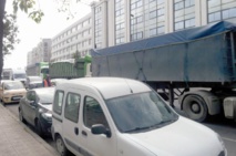 Ces camionneurs du port de Casablanca qui roulent à tombeau ouvert Ces camionneurs du port de Casablanca qui roulent à tombeau ouvert