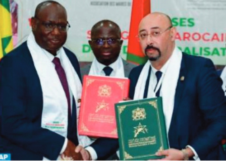 Signature à Dakar d'une convention de partenariat entre l'AMPCC du Maroc et l'Association des maires du Sénégal
