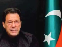 Imran Khan L'ex-champion de cricket défait par l'armée