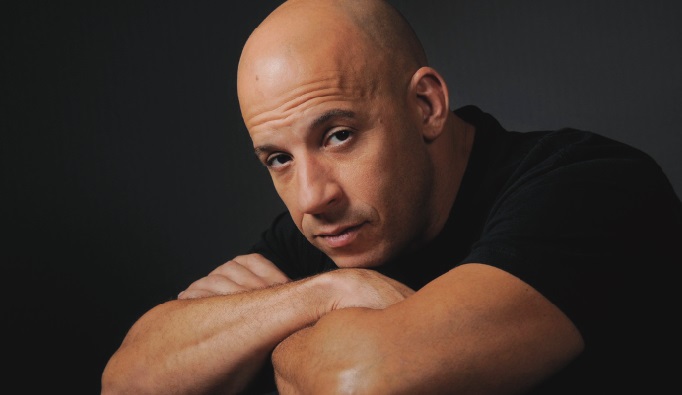 Vin Diesel rend hommage à Paul Walker en chanson sur Facebook