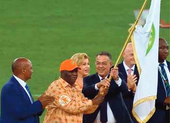 Le drapeau de la CAN 2025 remis par Alassane Ouattara au président de la FRMF Le drapeau de la CAN 2025 remis par Alassane Ouattara au président de la FRMF