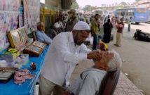 En Inde, les dentistes de rue pallient l'absence de services aux plus pauvres En Inde, les dentistes de rue pallient l'absence de services aux plus pauvres