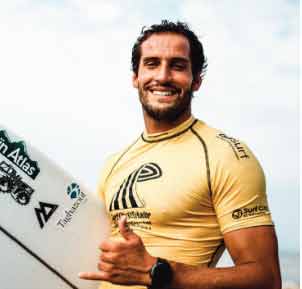 Ramzi Boukhiam de retour sur la scène mondiale du surf