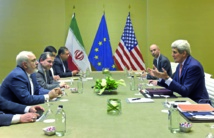 Intenses tractations entre John Kerry et son homologue iranien Mohammad Javad Zarif à Genève Intenses tractations entre John Kerry et son homologue iranien Mohammad Javad Zarif à Genève