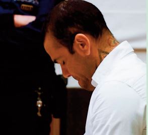Dani Alves condamné à quatre ans et demi de prison pour viol Dani Alves condamné à quatre ans et demi de prison pour viol