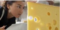 La Suisse a enfin percé le mystère des trous dans ses fromages La Suisse a enfin percé le mystère des trous dans ses fromages
