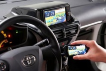 Des géants de l’automobile veulent connecter voiture et smartphone Des géants de l’automobile veulent connecter voiture et smartphone