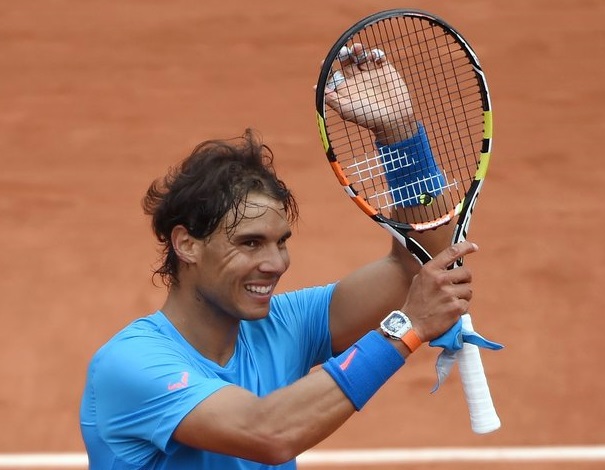Rafael Nadal joue avec une montre à 770.000 euros dans la main Rafael Nadal joue avec une montre à 770.000 euros dans la main
