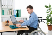Appel à garantir aux personnes handicapées le droit d'accès aux nouvelles technologies dans les pays arabes Appel à garantir aux personnes handicapées le droit d'accès aux nouvelles technologies dans les pays arabes