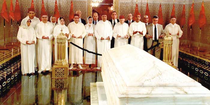 Une délégation du BP de l’USFP présidée par le Premier secrétaire s’est recueillie sur la tombe de Feu SM le Roi Mohammed V