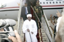 L'Afrique du Sud laisse filer Omar El-Béchir, qui échappe encore à la CPI L'Afrique du Sud laisse filer Omar El-Béchir, qui échappe encore à la CPI