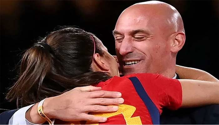 Baiser forcé : Deux ans et demi de prison requis contre l’ancien patron du foot espagnol
