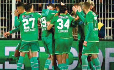 Coupe du Trône. Le Raja et la RCAZ se qualifient pour les 8es de finale Coupe du Trône. Le Raja et la RCAZ se qualifient pour les 8es de finale