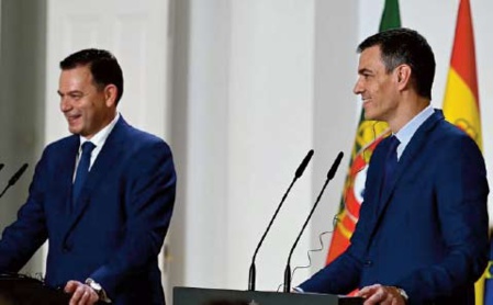Pedro Sanchez : Le Mondial 2030 sera un grand succès Luis Montenegro : Ce sera l'occasion de montrer au monde les valeurs que nous défendons au Portugal, en Espagne et au Maroc Pedro Sanchez : Le Mondial 2030 sera un grand succès Luis Montenegro : Ce sera l'occasion de montrer au monde les valeurs que nous défendons au Portugal, en Espagne et au Maroc