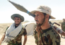 Les forces gouvernementales irakiennes bombardent l'EI autour de Ramadi Les forces gouvernementales irakiennes bombardent l'EI autour de Ramadi