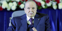 Bouteflika, chef suprême des forces armées  et ministre de la Défense, réajuste ses arrières
