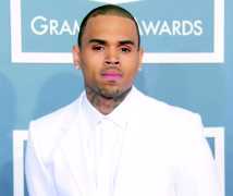 Chris Brown supplie les Philippines de le laisser repartir en tournée