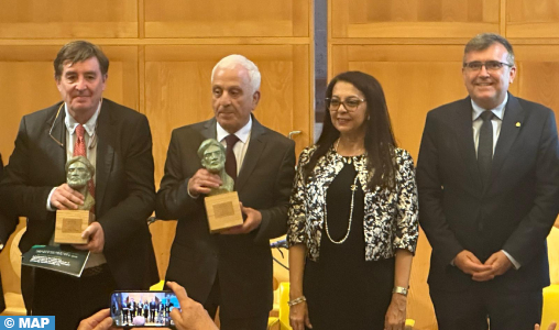 Abdelkader Chaoui et l'Institut Cervantès au Maroc récompensés par le Prix Ibn Rochd Abdelkader Chaoui et l'Institut Cervantès au Maroc récompensés par le Prix Ibn Rochd