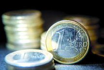 Petit à petit, les Allemands  délaissent pièces et billets chéris