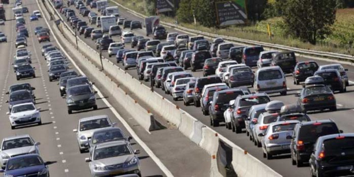 Le Groupe socialiste-Opposition ittihadie à la Chambre des conseillers interpelle le gouvernement. L’encombrement des routes, plus qu’un casse-tête, c’est un véritable danger Le Groupe socialiste-Opposition ittihadie à la Chambre des conseillers interpelle le gouvernement. L’encombrement des routes, plus qu’un casse-tête, c’est un véritable danger