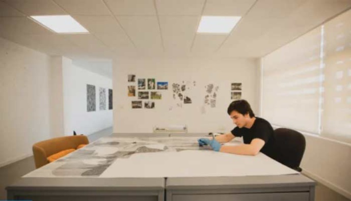 L’artiste Kamil Bouzoubaa-Grivel expose "Les jours s’allongent" L’artiste Kamil Bouzoubaa-Grivel expose "Les jours s’allongent"