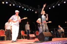 Le rai s’invite à l’Eté des Oudayas Le Festival international des arts et de la culture s’est clôturé, samedi dernier, en beauté. Le prix de la « Fibule d’Or» a été décerné à Ahmed Damou, l’un des leaders incontestés de la musique amazighe alors Le rai s’invite à l’Eté des Oudayas Le Festival international des arts et de la culture s’est clôturé, samedi dernier, en beauté. Le prix de la « Fibule d’Or» a été décerné à Ahmed Damou, l’un des leaders incontestés de la musique amazighe alors