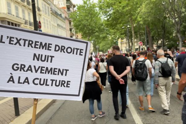 Le monde de la culture manifeste contre l'extrême droite à Paris Le monde de la culture manifeste contre l'extrême droite à Paris