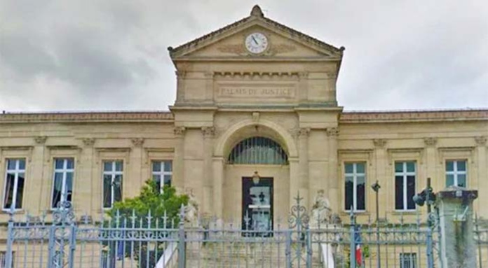 Mère accusée du meurtre de ses filles handicapées Mère accusée du meurtre de ses filles handicapées