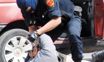 Une fille trouve la mort dans une tentative d’agression d’un policier Une fille trouve la mort dans une tentative d’agression d’un policier