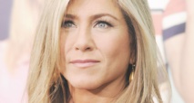 Jennifer Aniston fait affaire avec la compagnie Emirates Airlines Jennifer Aniston fait affaire avec la compagnie Emirates Airlines