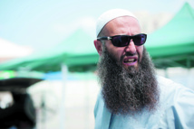 Ahmad al-Assir, cheikh radical sunnite libanais, arrêté à l’aéroport  de Beyrouth Ahmad al-Assir, cheikh radical sunnite libanais, arrêté à l’aéroport  de Beyrouth