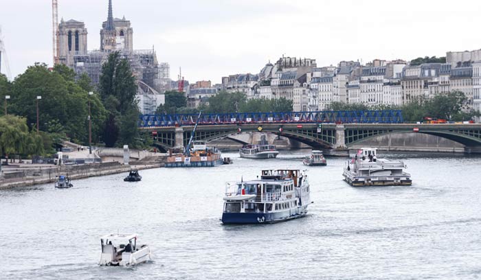 La cérémonie sur la Seine ou l'histoire d'une idée folle La cérémonie sur la Seine ou l'histoire d'une idée folle