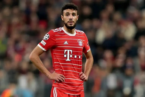 Noussair Mazraoui sur les tablettes de Manchester United Noussair Mazraoui sur les tablettes de Manchester United