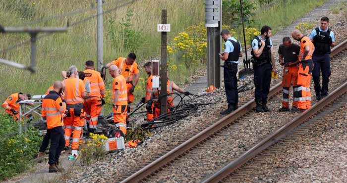 Attaque contre la SNCF: Les services de renseignement et les forces de l'ordre "mobilisés" pour retrouver les auteurs Attaque contre la SNCF: Les services de renseignement et les forces de l'ordre "mobilisés" pour retrouver les auteurs