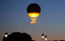La maire de Paris voudrait "garder" la vasque olympique et les anneaux de la Tour Eiffel La maire de Paris voudrait "garder" la vasque olympique et les anneaux de la Tour Eiffel