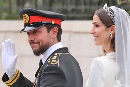 SM le Roi félicite LL.AA.RR le Prince héritier de Jordanie Al Hussein Ibn Abdallah II et la Princesse Rajwa Al Hussein à l'occasion de la naissance de leur premier enfant SM le Roi félicite LL.AA.RR le Prince héritier de Jordanie Al Hussein Ibn Abdallah II et la Princesse Rajwa Al Hussein à l'occasion de la naissance de leur premier enfant