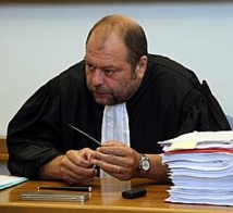 Tentative d'extorsion de fonds du Maroc : La maison d'édition "Le Seuil" renonce à publier le livre des deux journalistes français Tentative d'extorsion de fonds du Maroc : La maison d'édition "Le Seuil" renonce à publier le livre des deux journalistes français