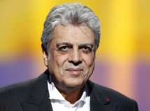 Enrico Macias opéré d'urgence après une chute violente Enrico Macias opéré d'urgence après une chute violente