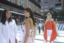 Rosie Assoulin impose sa mode en liberté Rosie Assoulin impose sa mode en liberté