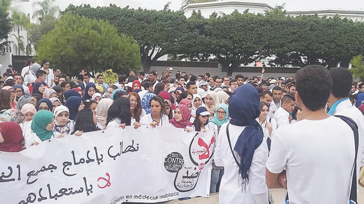 La révolte du stéthoscope : Blouses blanches maculées de colère La révolte du stéthoscope : Blouses blanches maculées de colère