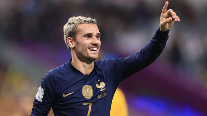 Antoine Griezmann. Héros bleu "chouchou" de Deschamps et des Français Antoine Griezmann. Héros bleu "chouchou" de Deschamps et des Français