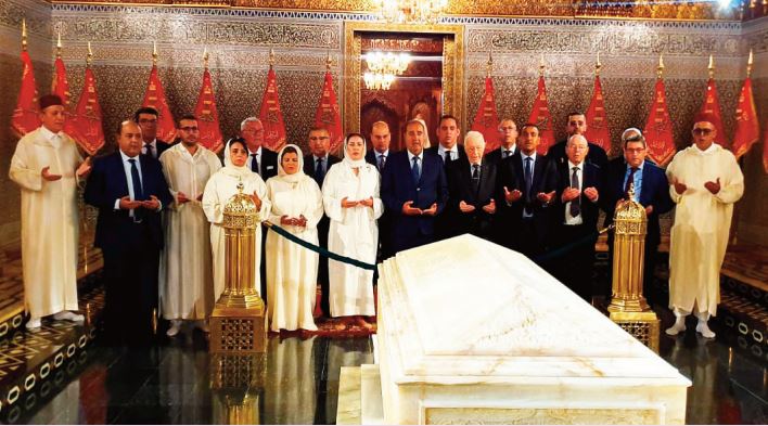 Une délégation de l’USFP au Mausolée Mohammed V pour se recueillir sur les tombes des regrettés Souverains, Feu Mohammed V et Feu Hassan II Une délégation de l’USFP au Mausolée Mohammed V pour se recueillir sur les tombes des regrettés Souverains, Feu Mohammed V et Feu Hassan II