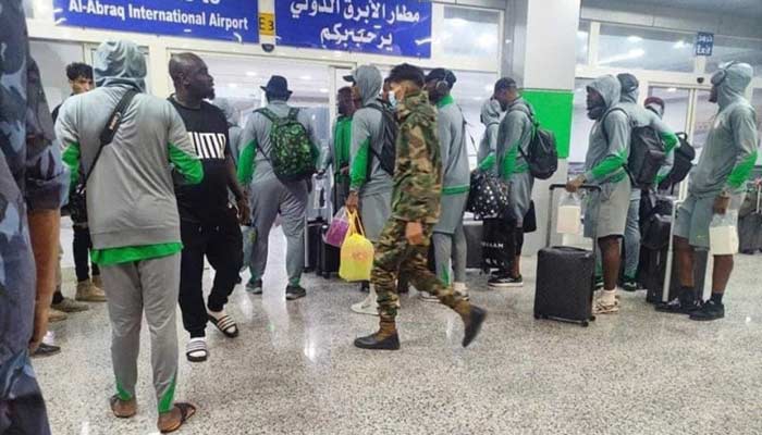 Eliminatoires de la CAN Maroc-2025 : Les Nigérians ont quitté la Libye et dénoncent un "traitement inhumain" Eliminatoires de la CAN Maroc-2025 : Les Nigérians ont quitté la Libye et dénoncent un "traitement inhumain"
