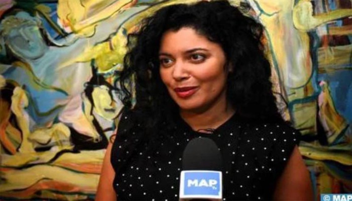 "Arrivée par avion". Un monodrame de Nadia Benzakour axé autour de l’identité et de la migration "Arrivée par avion". Un monodrame de Nadia Benzakour axé autour de l’identité et de la migration