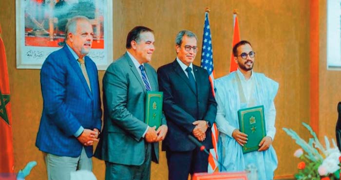 Signature d'un accord de jumelage entre la commune de Dakhla et la ville américaine de Columbus Signature d'un accord de jumelage entre la commune de Dakhla et la ville américaine de Columbus