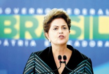 Au Brésil Dilma Rousseff fragilisée par une double menace de destitution