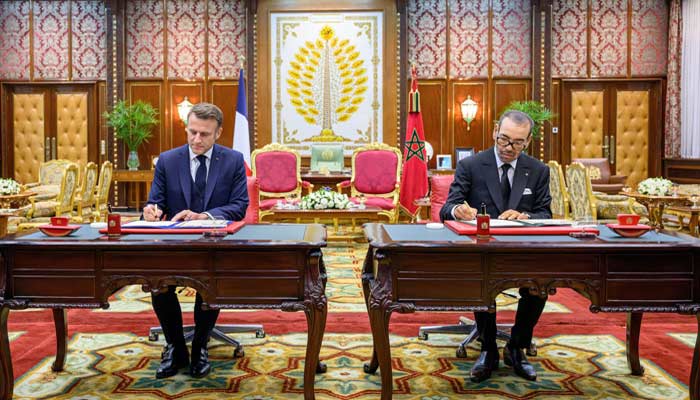 SM le Roi Mohammed VI et le Président Emmanuel Macron président la cérémonie de signature de plusieurs accords entre le Royaume du Maroc et la République française SM le Roi Mohammed VI et le Président Emmanuel Macron président la cérémonie de signature de plusieurs accords entre le Royaume du Maroc et la République française